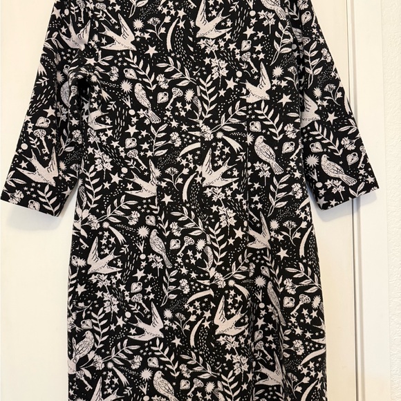 Boden Dresses & Skirts - Boden Black and White Nature Print Jackard Long Sleeve Dress with cute bird prin
